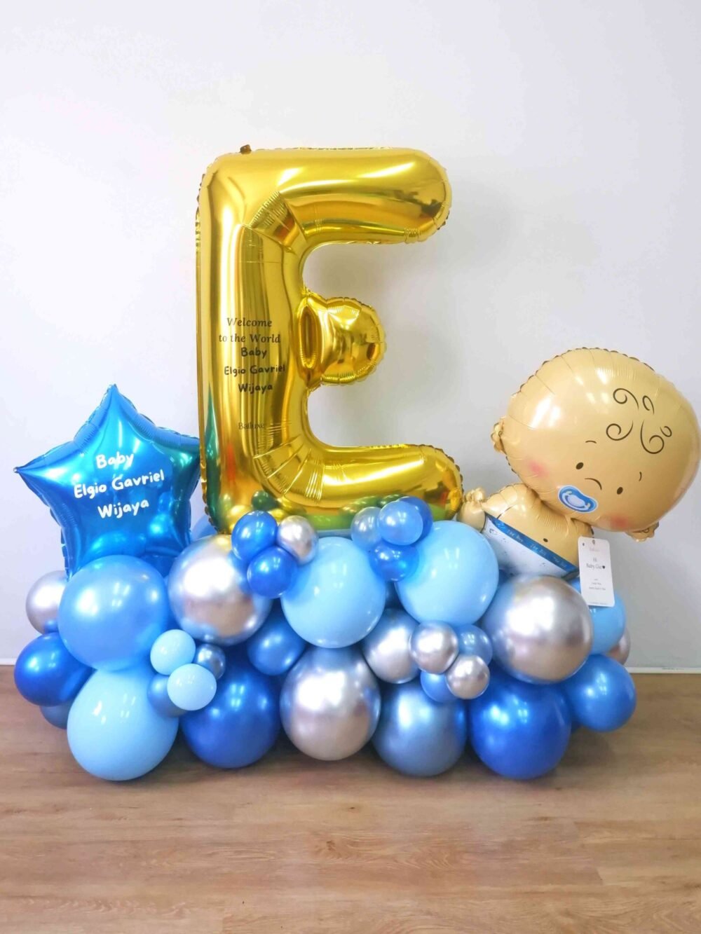Balloon column baby born theme