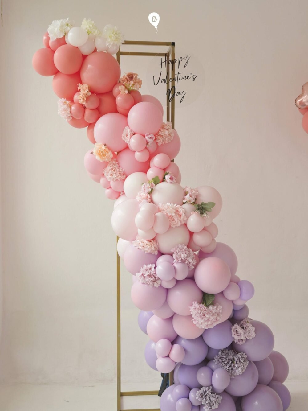 Purple-lilac-pinkish cube balloon decoration