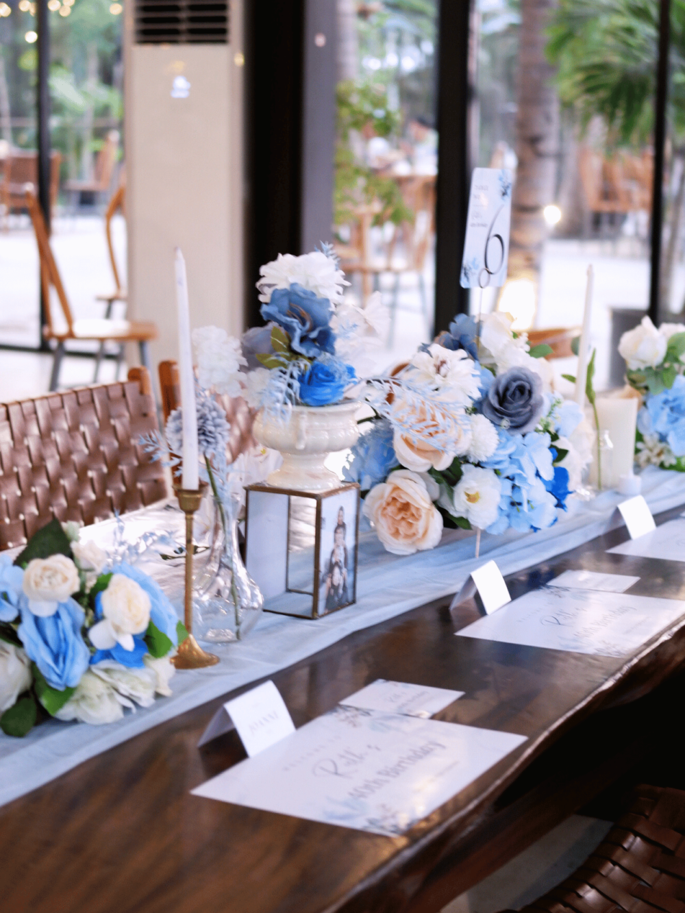 Table Decoration in blue theme
