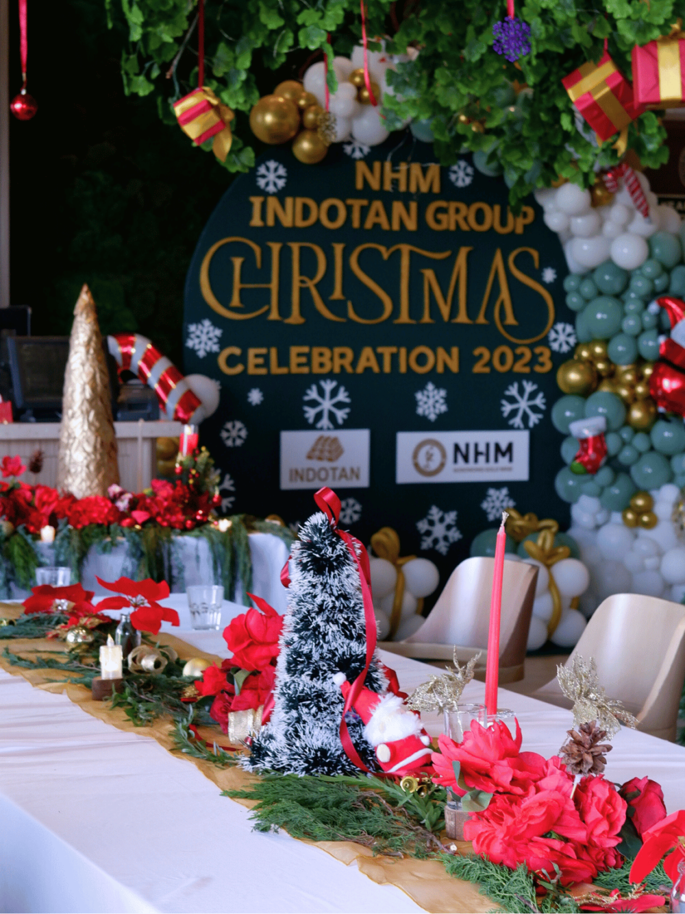 Table decoration in Christmas theme