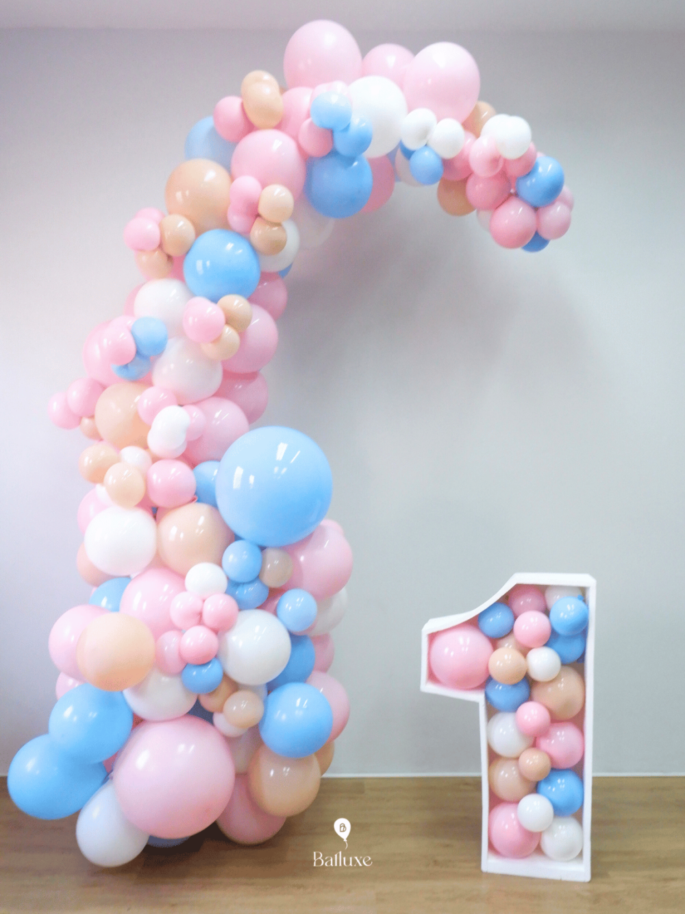Garland Standing Balloon
