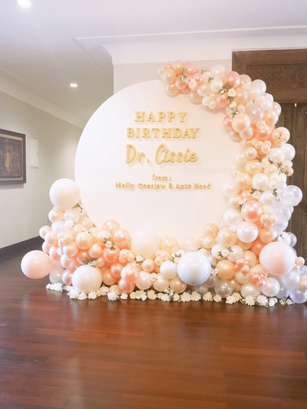Round backdrop decoration