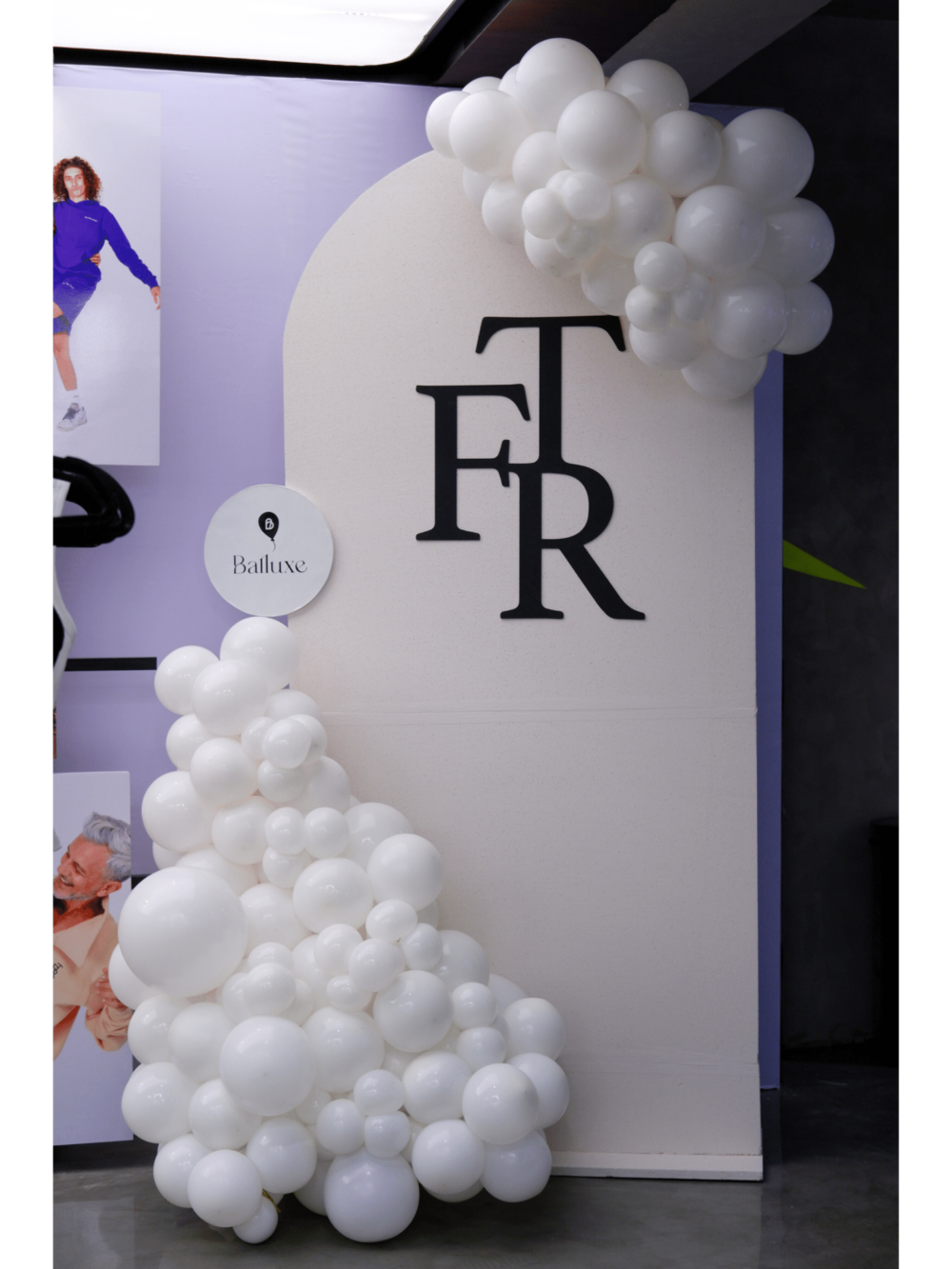 Decoration and mosaic balloon