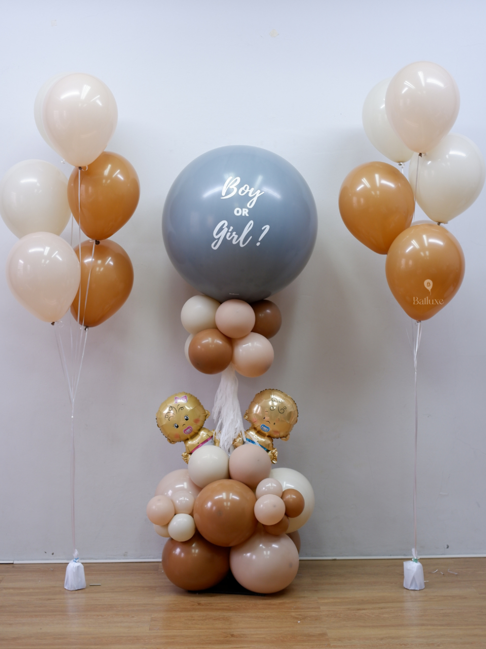 Standing Gender Reveal with 12pcs 11inch helium balloon