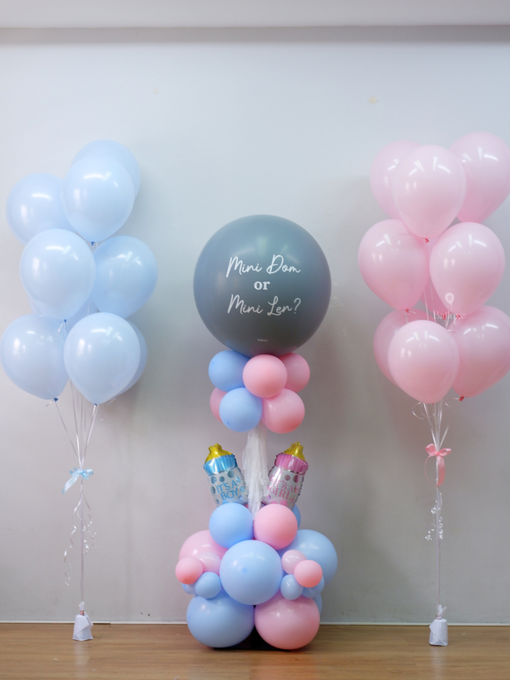 Standing Gender Reveal with 18pcs 11inch helium balloon