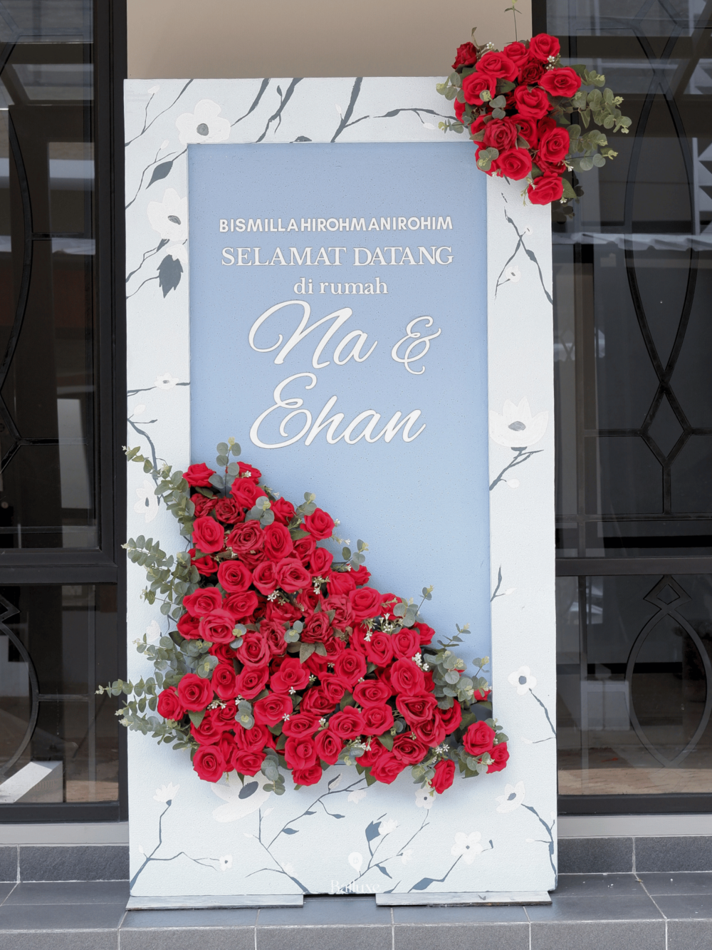 Floral Backdrop in cube shape