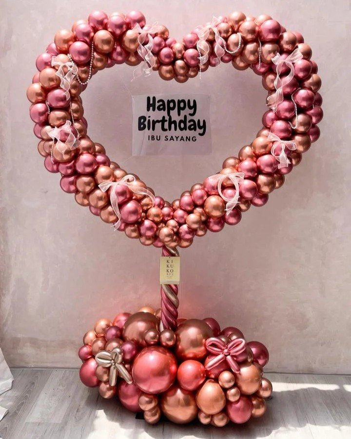 Mega Standing Love Balloon