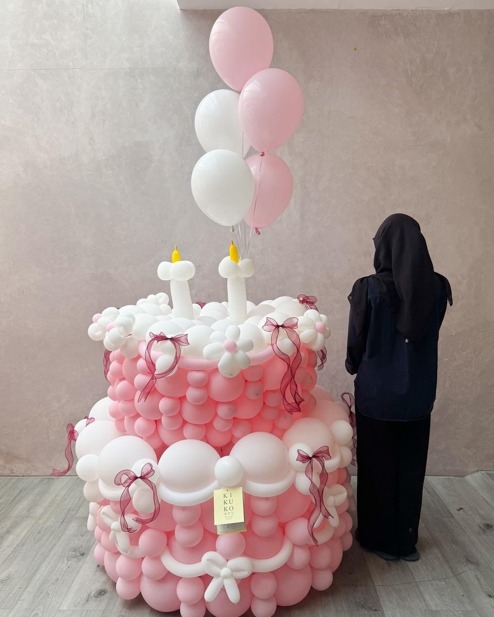 Giant Balloon Cake - Image 3